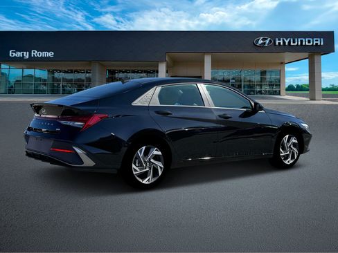 New 2025 Hyundai Elantra SEL FWD image 8