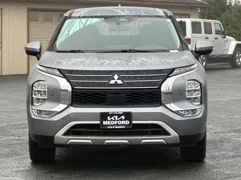 Used 2024 Mitsubishi Outlander SE image 10