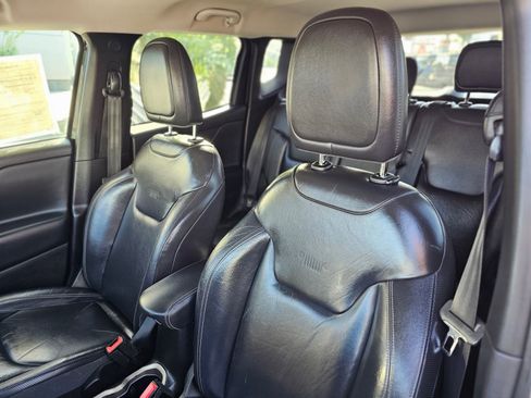 Used 2017 Jeep Renegade Limited FWD image 21