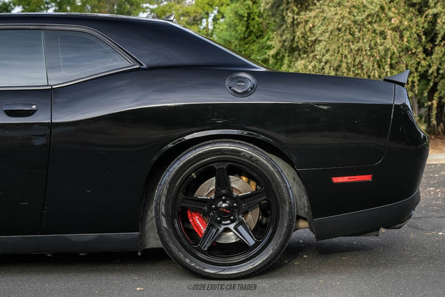 Used 2016 Dodge Challenger SRT Hellcat RWD image 5