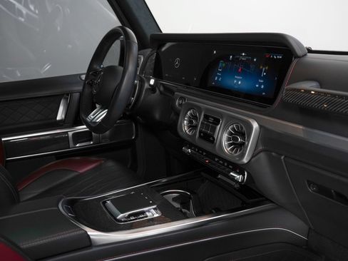 Used 2025 Mercedes-Benz G 63 AMG 4MATIC image 32