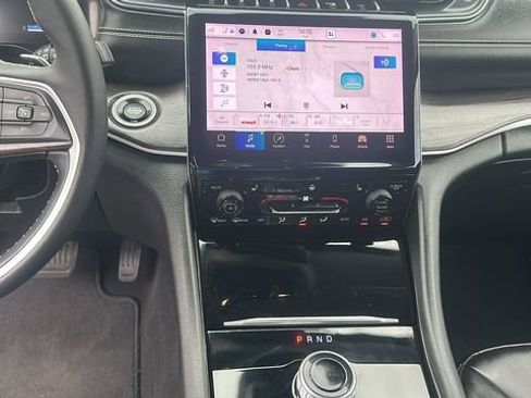 Used 2024 Jeep Grand Cherokee Limited image 20