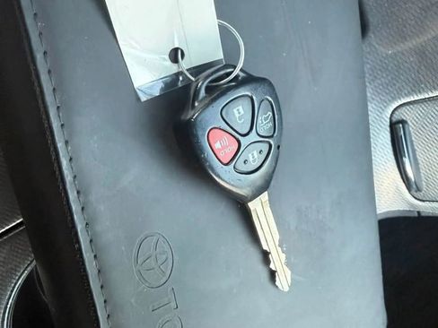 Used 2014 Toyota Venza LE w/ LE Convenience Package image 17