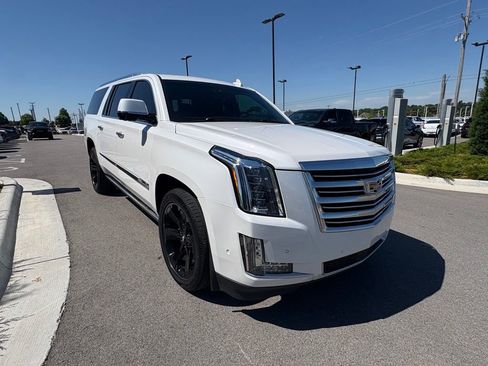 Used 2017 Cadillac Escalade ESV Platinum AWD/4WD image 4