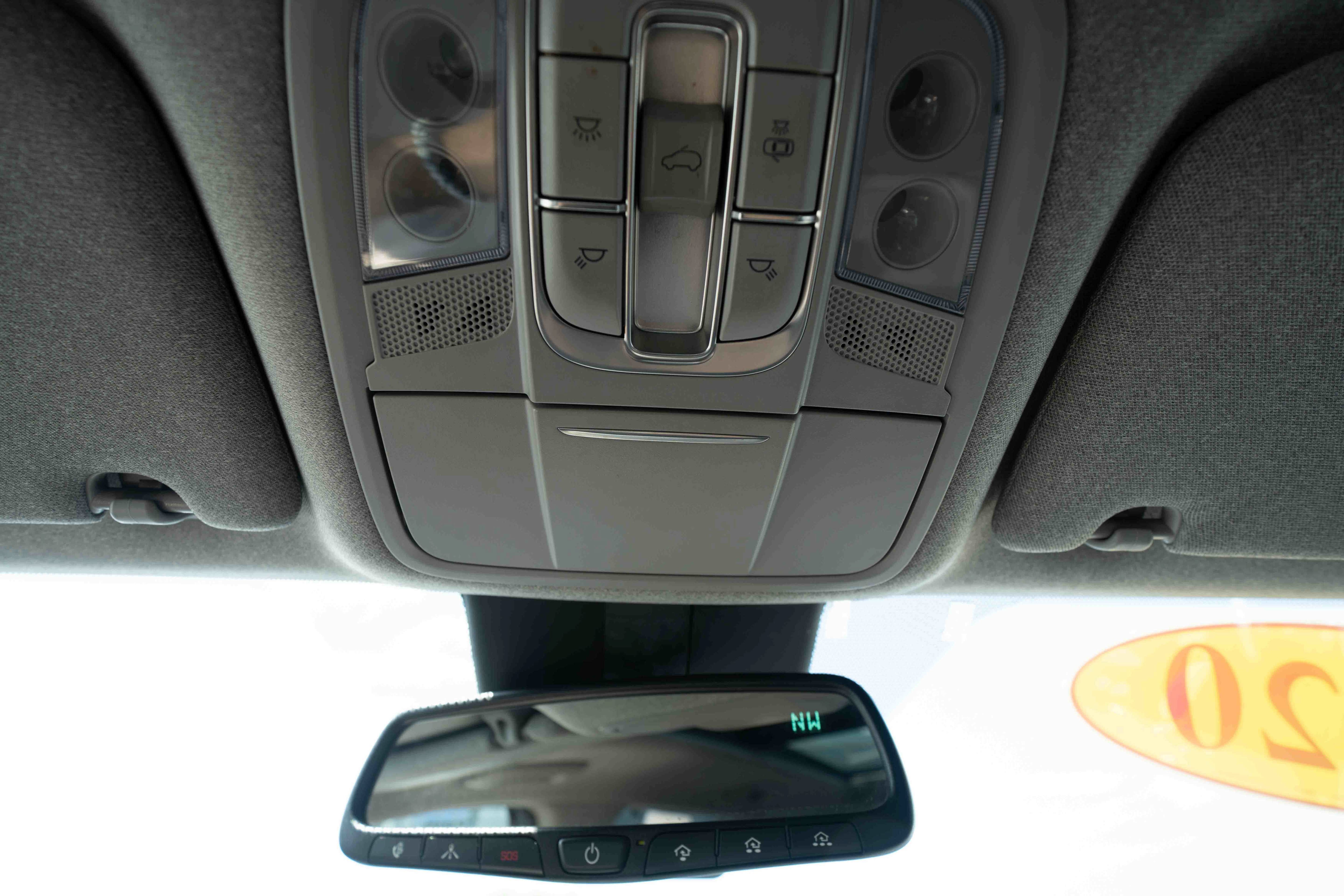 Used 2020 Hyundai Santa Fe Limited AWD/4WD image 18