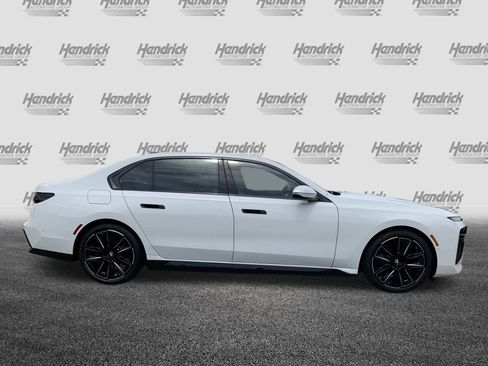 New 2025 BMW 750e xDrive image 10