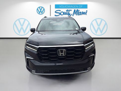 Used 2025 Honda Pilot Elite image 2