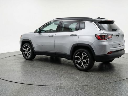 Used 2025 Jeep Compass Limited image 6