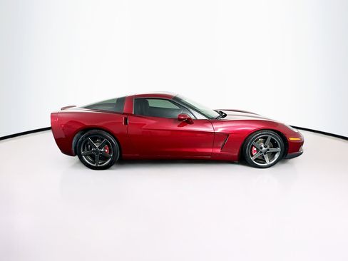 Used 2005 Chevrolet Corvette Coupe w/ Preferred Equipment Group RWD image 10