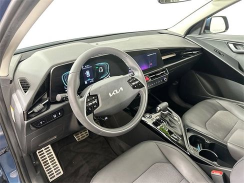 Used 2023 Kia Niro EX Touring image 11