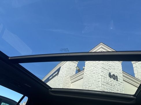 Used 2024 Chevrolet Tahoe High Country image 16