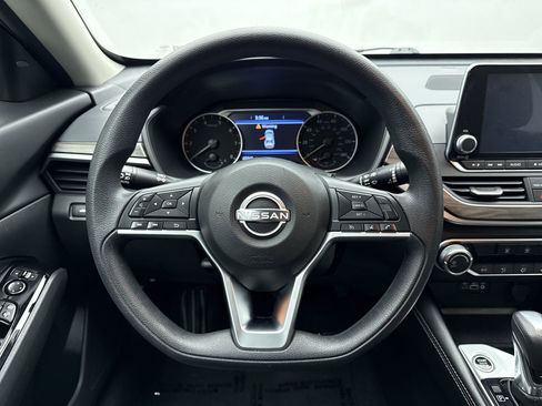 Used 2023 Nissan Altima 2.5 SV AWD/4WD image 12