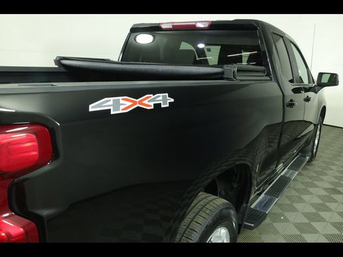 Used 2023 Chevrolet Silverado 1500 LT AWD/4WD image 21