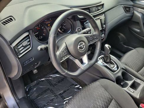 Used 2018 Nissan Rogue SV w/ Premium Package FWD image 13