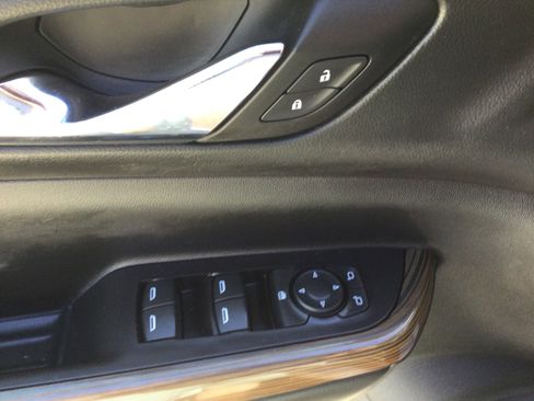 Used 2018 GMC Acadia SLE FWD image 9