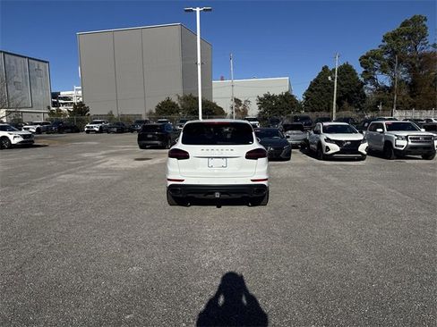 Used 2016 Porsche Cayenne Base image 6