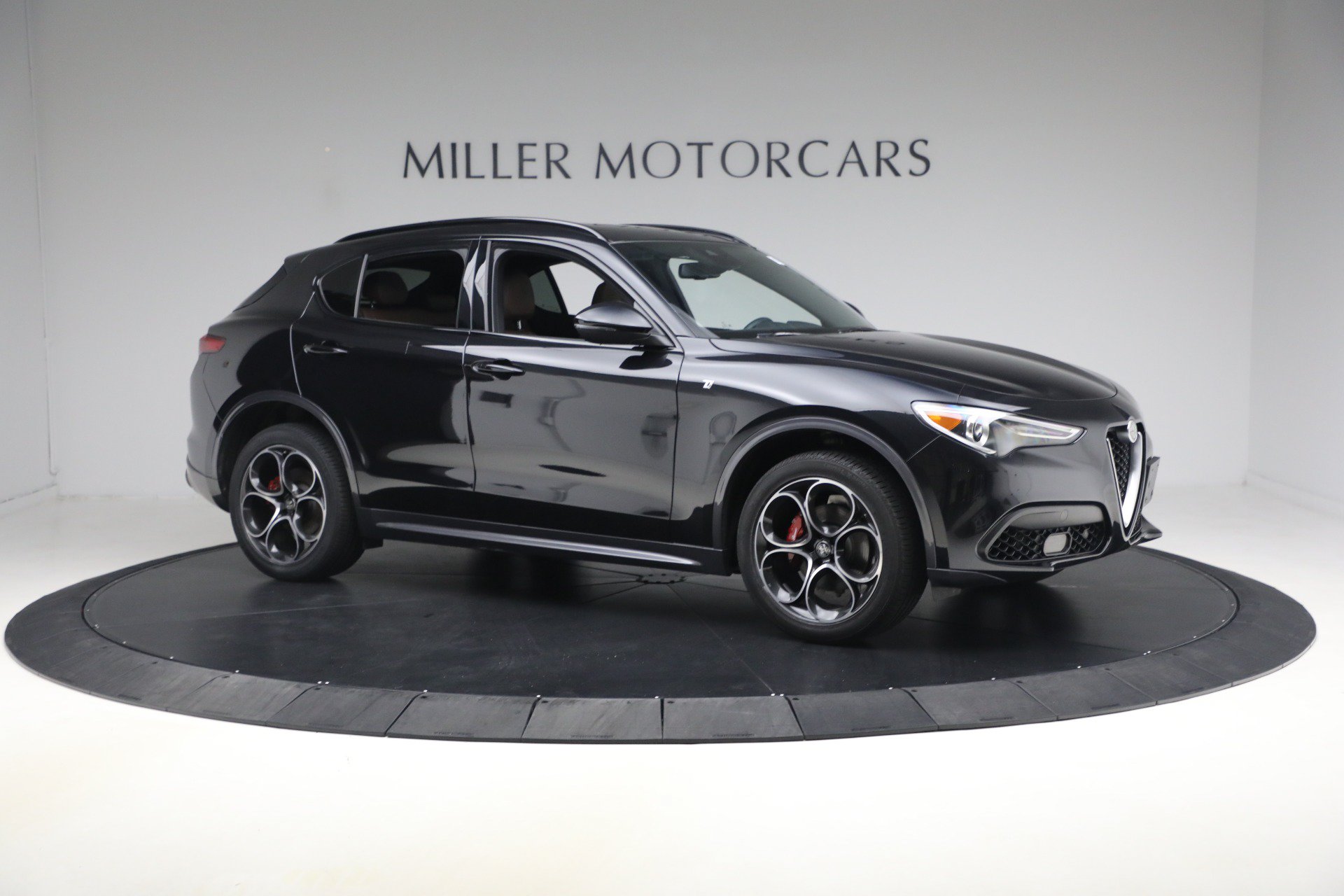 Used 2023 Alfa Romeo Stelvio Ti AWD/4WD image 12