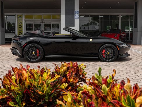 Used 2025 Ferrari Roma Spider image 29