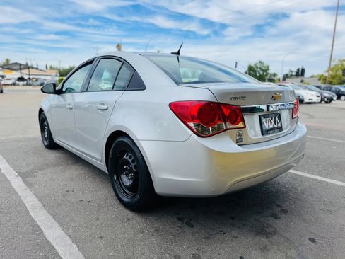 Used 2013 Chevrolet Cruze LS FWD image 7