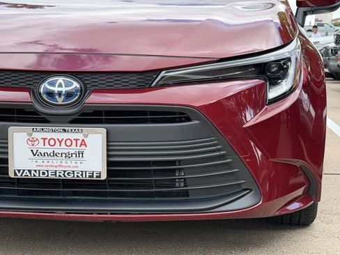 Used 2025 Toyota Corolla LE FWD image 9