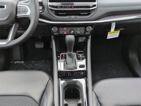 New 2026 Jeep Compass Latitude image 17