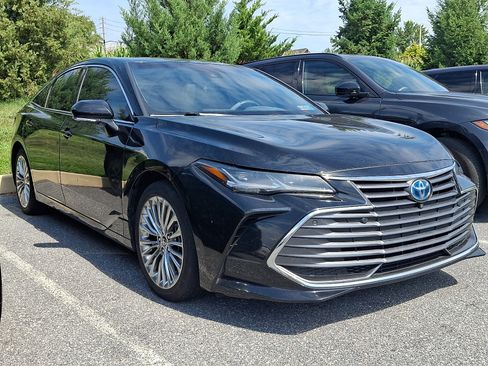 Used 2022 Toyota Avalon Limited w/ Advanced Safety Package FWD image 3