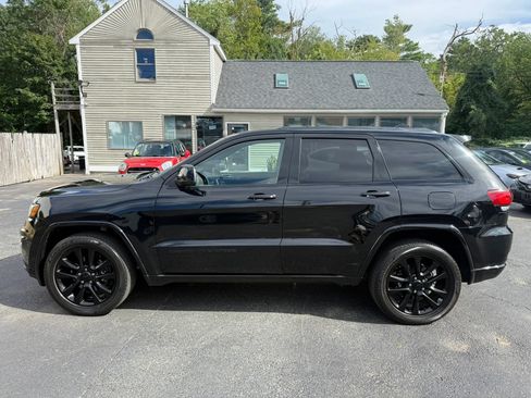 Used 2018 Jeep Grand Cherokee Altitude AWD/4WD image 4
