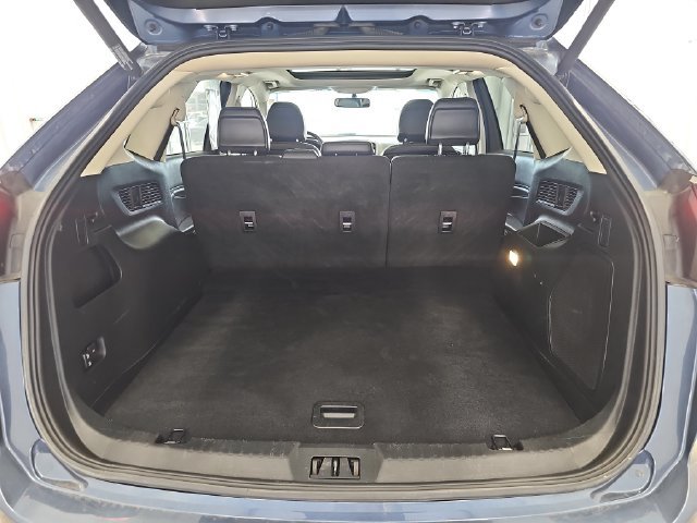 Used 2018 Ford Edge Titanium w/ Equipment Group 301A AWD/4WD image 22