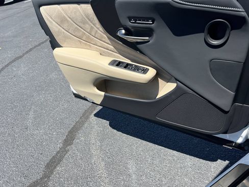 Used 2024 Lexus LS 500 RWD image 15