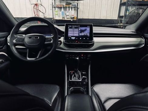 Used 2025 Jeep Compass Limited image 29