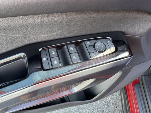 Used 2024 Nissan Pathfinder SL AWD/4WD image 8