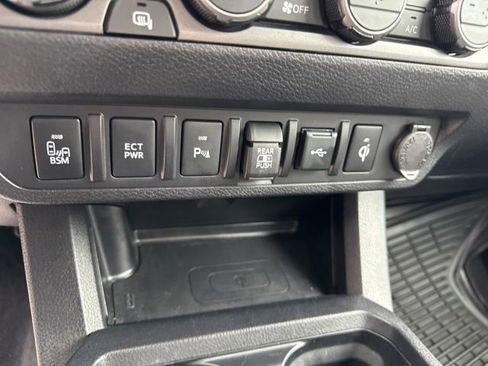 Used 2023 Toyota Tacoma TRD Sport w/ Technology Package AWD/4WD image 17