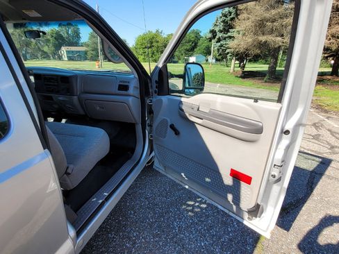 Used 2000 Ford F250 Lariat image 14