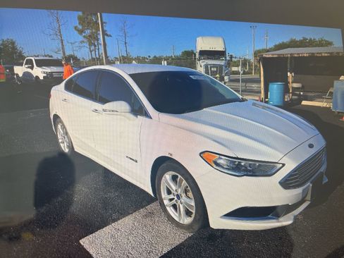 Used 2018 Ford Fusion SE w/ Equipment Group 602A image 5