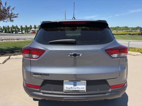Used 2021 Chevrolet TrailBlazer LS w/ LPO, Blackout Package FWD image 12