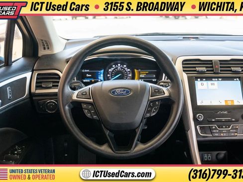 Used 2019 Ford Fusion SE FWD image 12