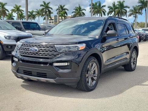 Certified 2021 Ford Explorer XLT w/ Equipment Group 202A image 3