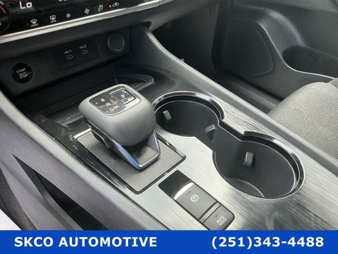 Used 2024 Nissan Rogue SV FWD image 23
