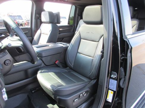 Used 2024 GMC Yukon XL Denali w/ Denali Reserve Package AWD/4WD image 25