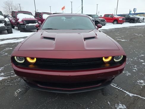 Used 2020 Dodge Challenger SXT w/ Blacktop Package image 9