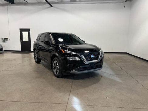 Used 2023 Nissan Rogue SV image 1