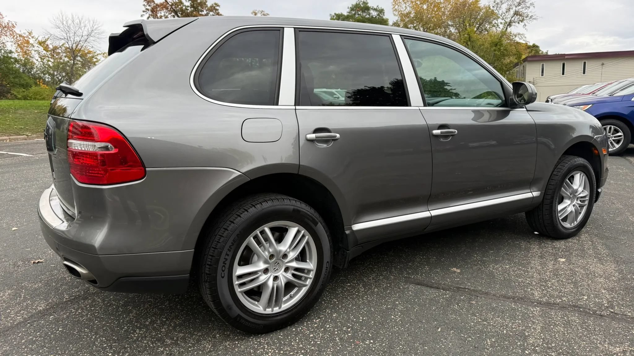 Used 2010 Porsche Cayenne AWD/4WD image 11