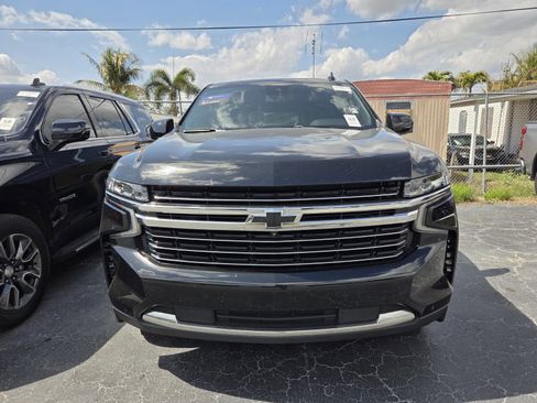 Used 2023 Chevrolet Suburban LT w/ Luxury Package image 2