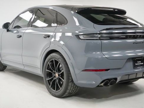 Certified 2025 Porsche Cayenne GTS image 3