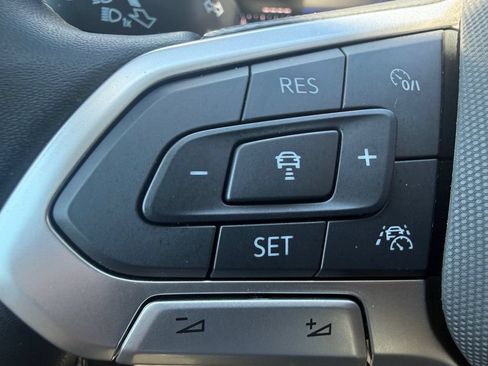 Used 2025 Volkswagen Taos SE w/ Panoramic Sunroof Package AWD/4WD image 20