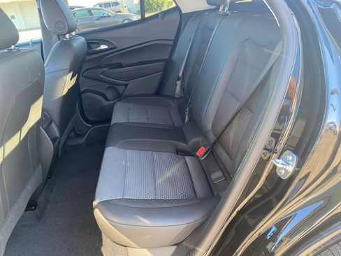Used 2025 Chevrolet Trax LT FWD image 27