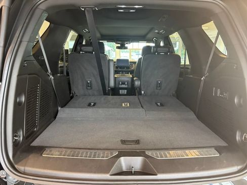 Used 2022 Chevrolet Tahoe Z71 w/ Luxury Package AWD/4WD image 30