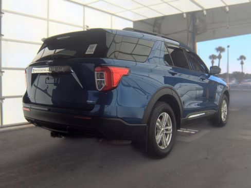 Used 2020 Ford Explorer XLT AWD/4WD image 2