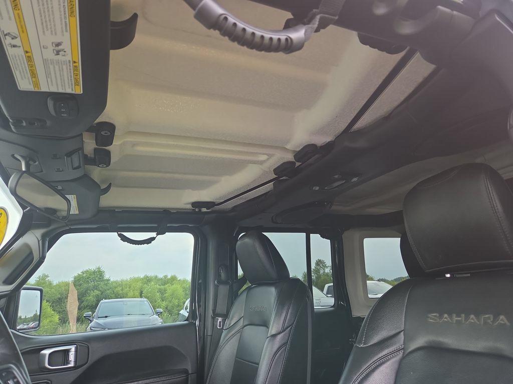 Used 2018 Jeep Wrangler Unlimited Sahara w/ Cold Weather Group AWD/4WD image 26