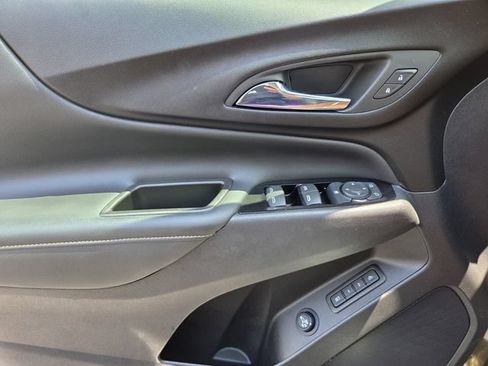 Used 2023 Chevrolet Equinox Premier FWD image 19